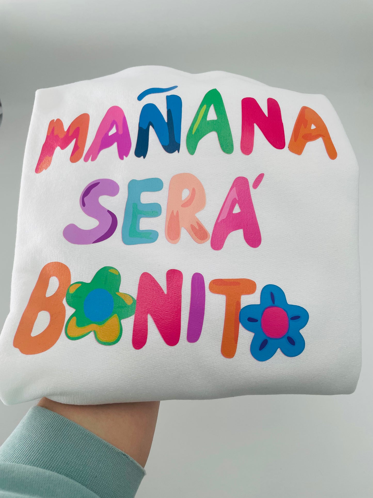 Mañana Será Bonito Crewneck